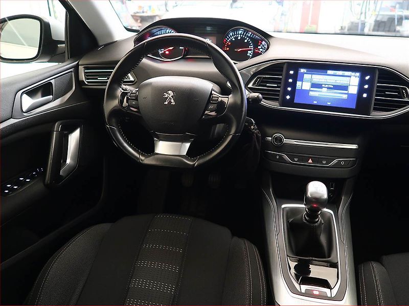 Peugeot 308 (2017) 1.6 BlueHDi, Serv.kniha, Navi - fotka 7 z 17