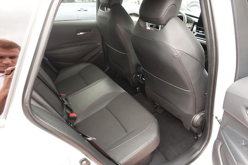 Toyota Corolla 2.0HSD e-CVT 3W GR SPORT Dynam - fotka 13 z 32