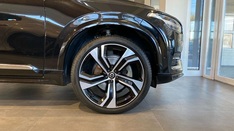 Volvo XC90 PLUS BRIGHT CHROME, B5 AWD, 17 - fotka 36 z 45