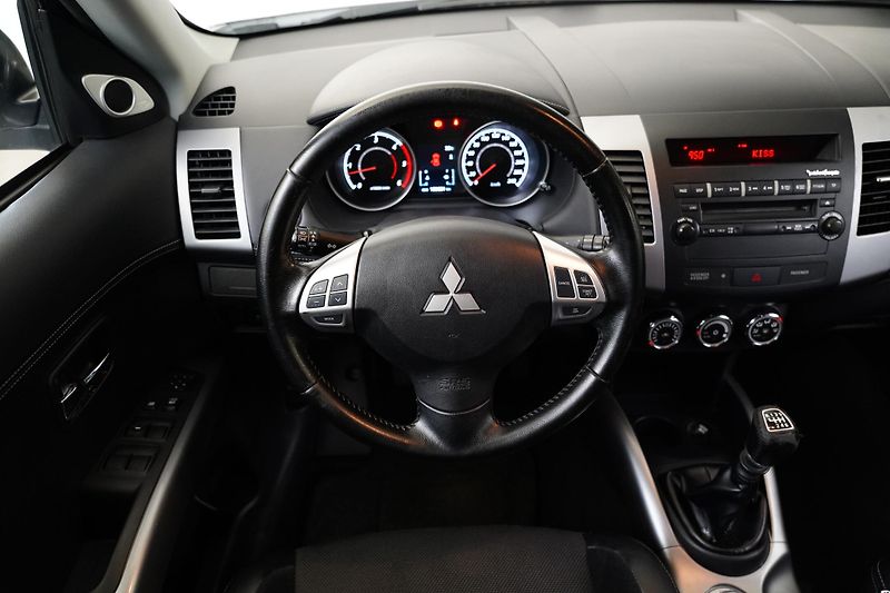 Mitsubishi Outlander - fotka 18 z 24