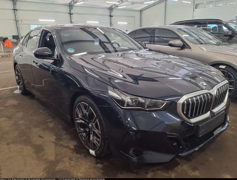 BMW Řada 5 520d xDrive - fotka 2 z 4