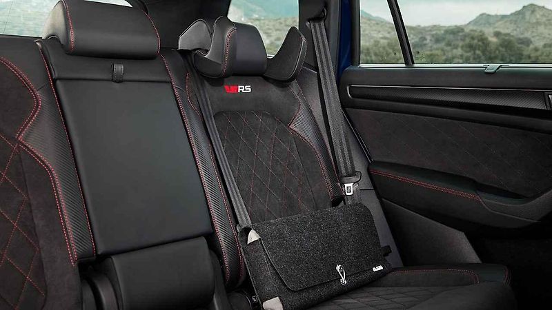 Vybírání vozu v showroomu Škoda Plus
