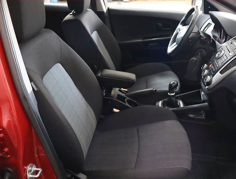 Kia Ceed (2011) 1.4 CVVT, nová STK - fotka 9 z 16