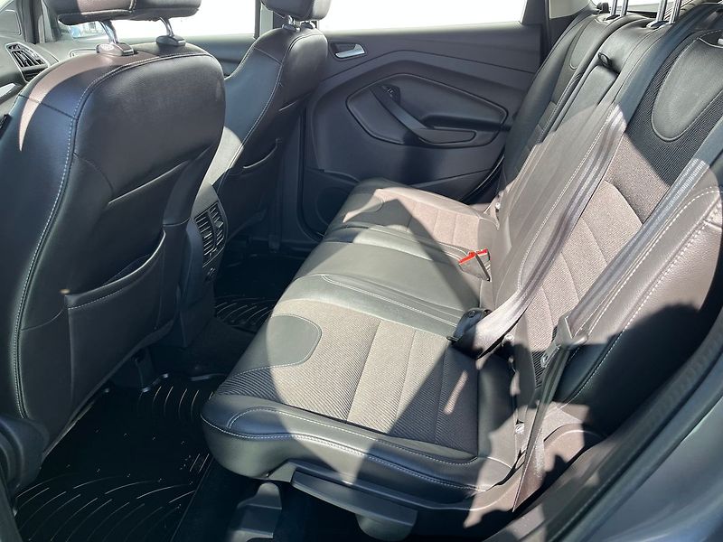 Ford Kuga 1.6, 134kW, Automat, 4x4 Titan - fotka 7 z 24