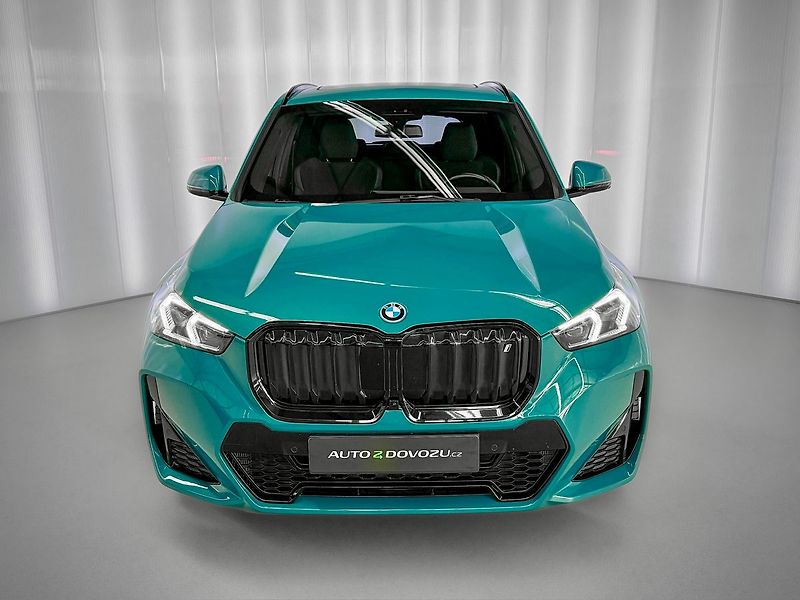 BMW iX1 xDrive 30 M-PAKET, INDIVIDUAL, - fotka 3 z 38