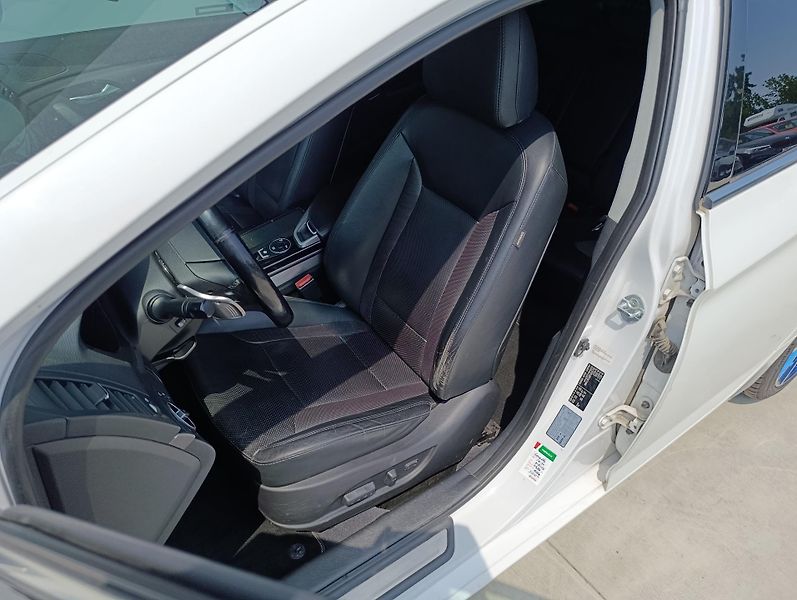 Hyundai i40 1.7CRDi 100kW ČR  - fotka 12 z 34