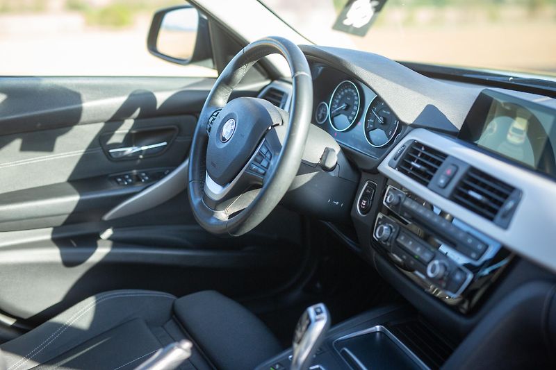 BMW Řada 3 (2017) xDrive - fotka 10 z 24