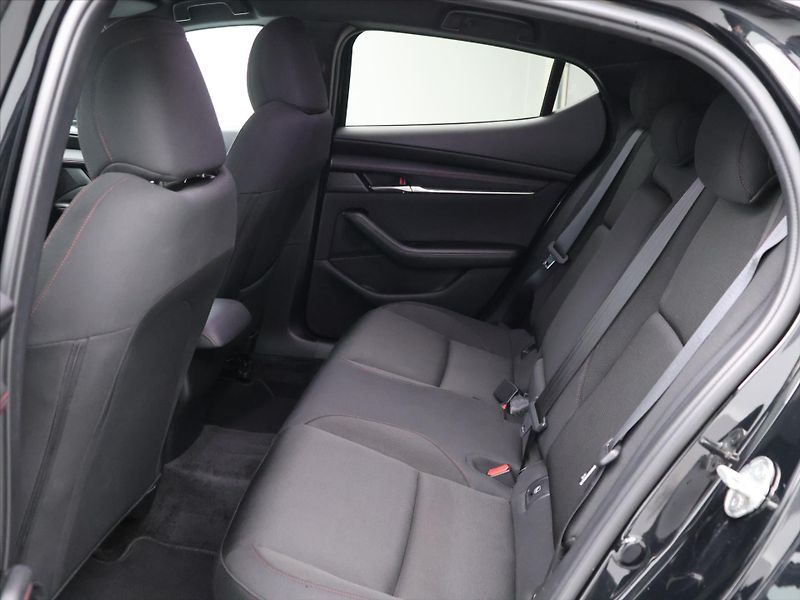 Mazda 3 2.0 eSkyactive-G122 Homura Aut - fotka 13 z 31