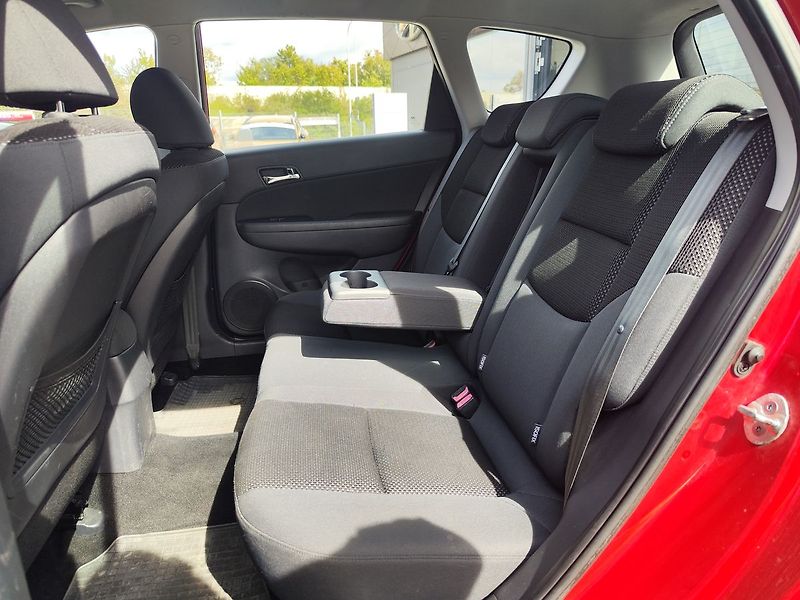 Hyundai i30 1.6 CVVT/92kW Made in Czech - fotka 11 z 24