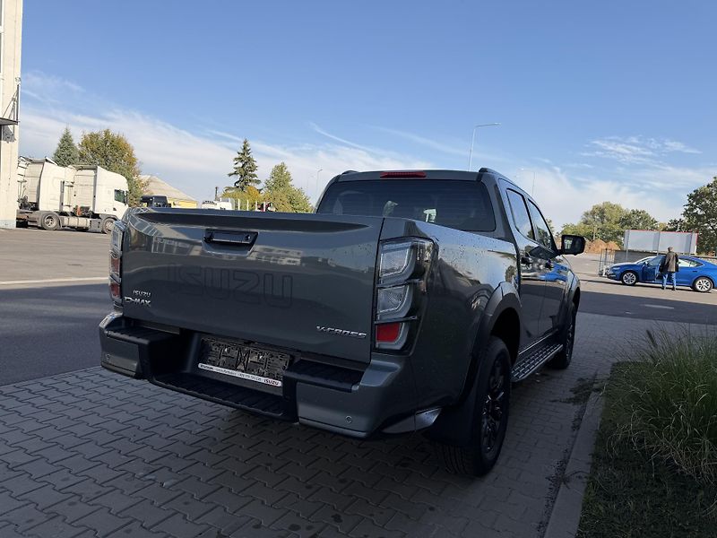 Isuzu D-Max (2026) Double Cab 2,2l V-CROSS A/T - fotka 17 z 20