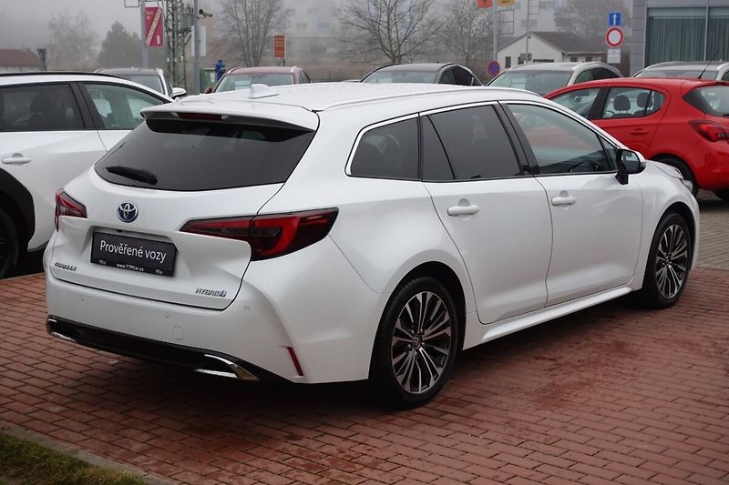 Toyota Corolla ZLEVNĚNO 2,0HSD Style - fotka 4 z 32