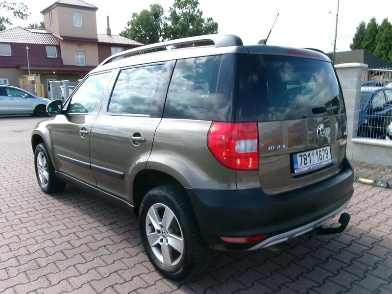 Škoda Yeti (2010) 2,0TDI 4x4 AC BT TEMP VÝHŘEV - fotka 5 z 29