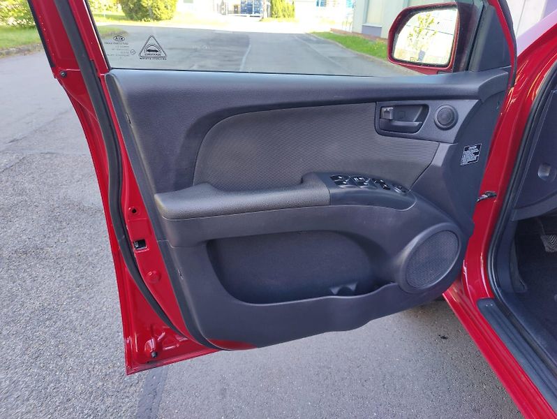 Kia Sportage 2,0 CRDi 4WD /servis/pneu - fotka 9 z 30