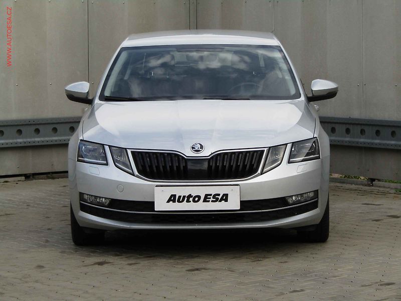Škoda Octavia (2017) 1.6 TDi, 2.maj,ČR, AC - fotka 2 z 20