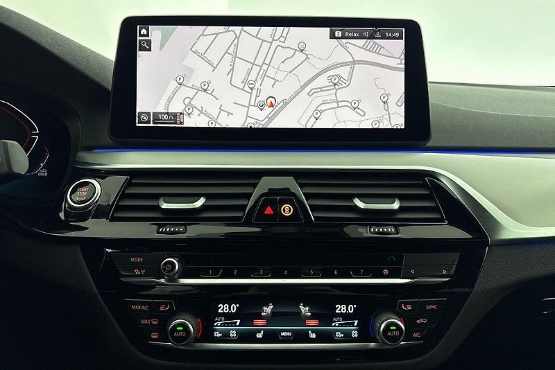 BMW Řada 5 530d xDrive - fotka 8 z 17