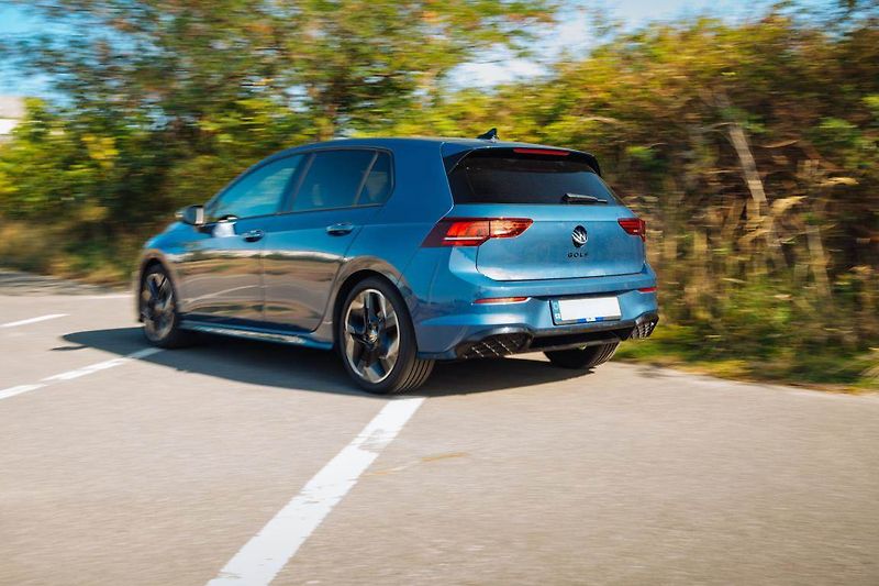 Volkswagen Golf (2025) R-Line 1.5 TSI - fotka 27 z 27