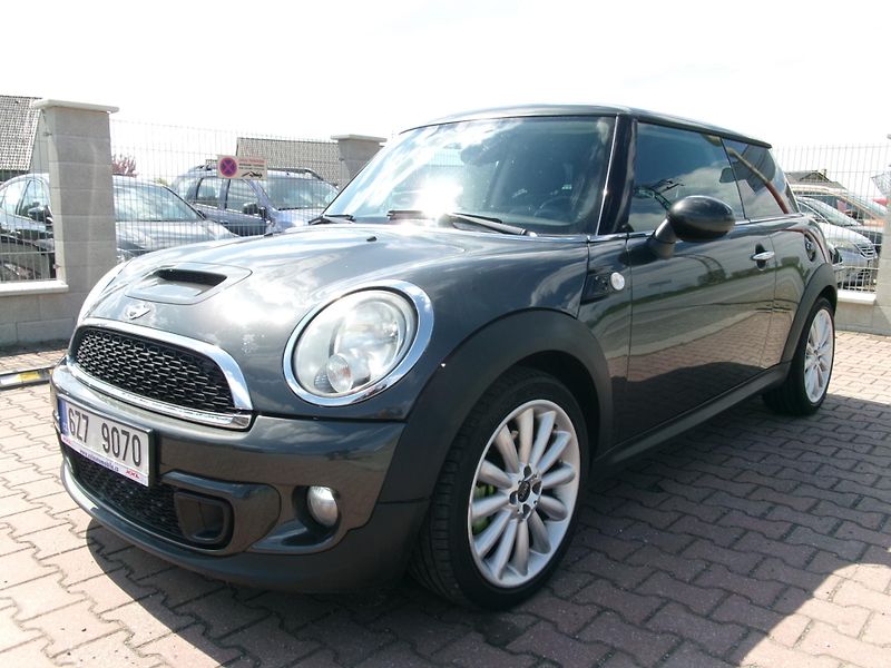 Mini Cooper S (2011) 1,6i AC TEMP ALU 135kW - fotka 2 z 28