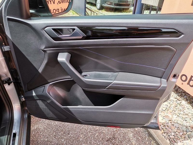 Volkswagen T-Roc (2025) 2.0TSi 221kw R DSG 4x4 - fotka 17 z 40