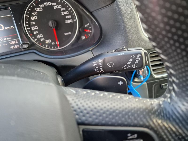 Audi Q5 2,0TDI QUATTRO S-LINE 125KW - fotka 16 z 23
