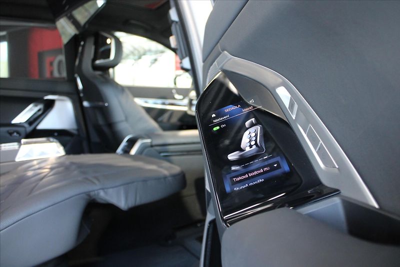 BMW Řada 7 740d xDrive M Sport Pro ExLoun - fotka 29 z 34