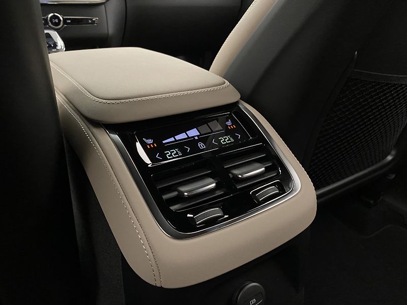 Volvo XC90 (2026) T8 AWD Plug-in BRIGHT PLUS 7m - fotka 67 z 69