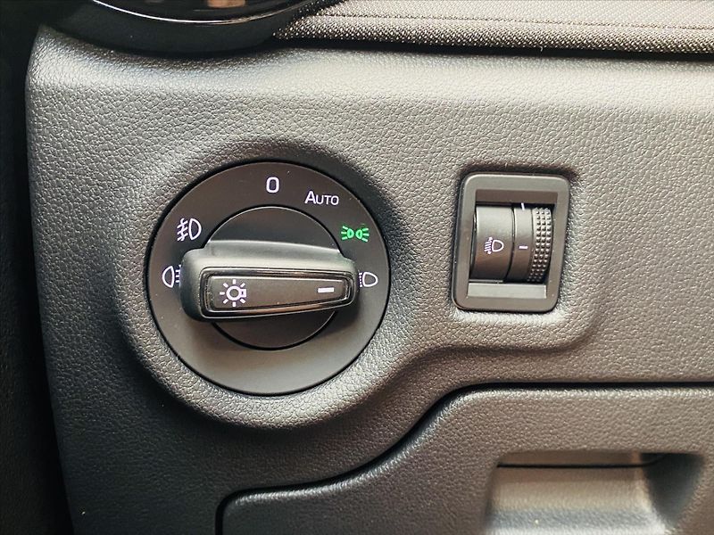 Škoda Fabia 1,0 MPI 59kW Selection - fotka 18 z 24