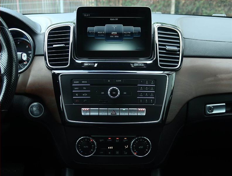 Mercedes-Benz GLS (2016) 350 d 4MATIC - fotka 12 z 30