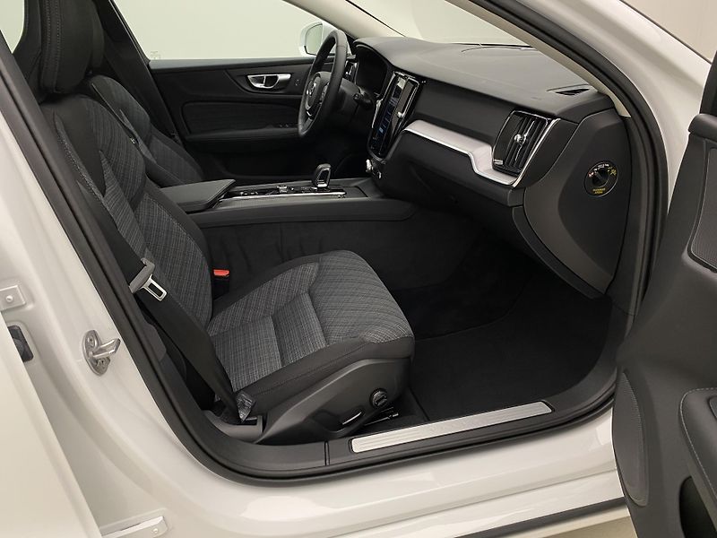 Volvo V60 (2026) B4 AUT CORE - fotka 22 z 56