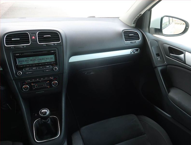 Volkswagen Golf (2012) R-Line 1.6 TDI, Tempomat - fotka 8 z 19