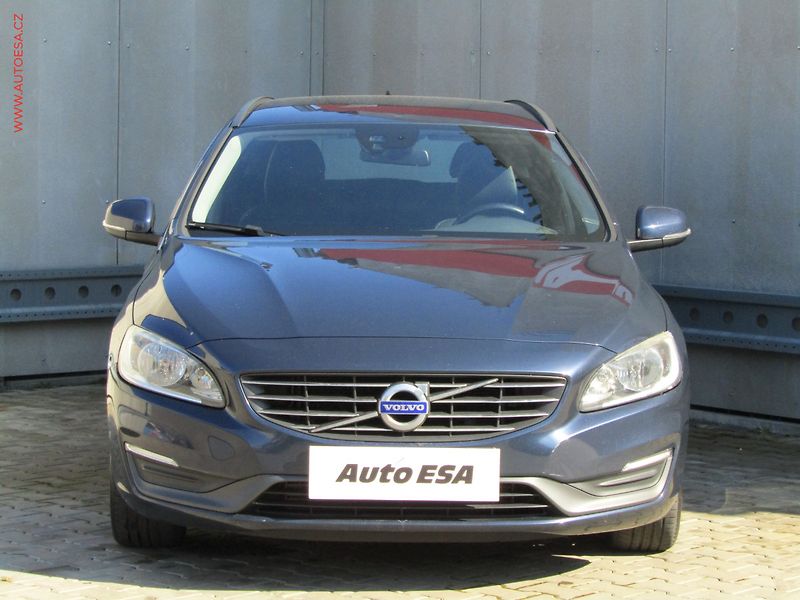 Volvo V60 (2014) 2.0 D, ČR, AC, TZ, park.asist - fotka 2 z 19