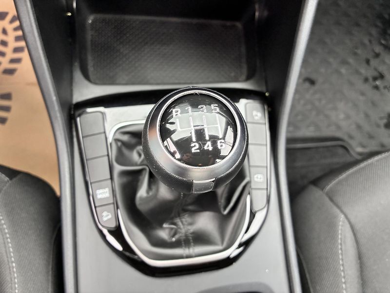 Hyundai Tucson 1.6T-GDi 110kW COMFORT - fotka 21 z 28