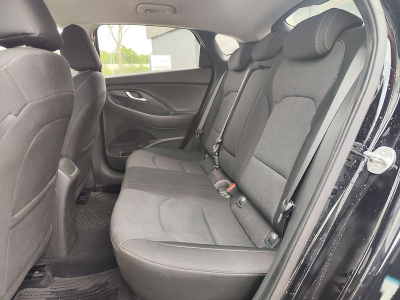 Hyundai i30 1.5 T-GDi/117kW Smart MHEV - fotka 11 z 31