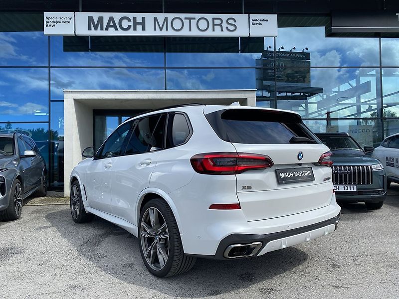 BMW X5 M50i xDrive Sportpaket - fotka 8 z 31