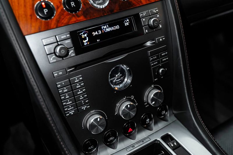 Aston Martin DB9 - fotka 13 z 19