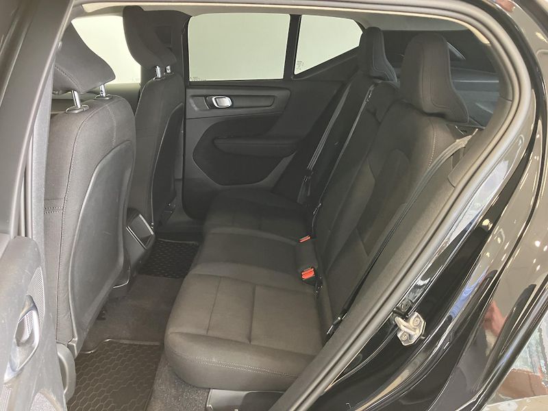 Volvo XC40 T3 FWD Kinetic AT8 - fotka 10 z 36