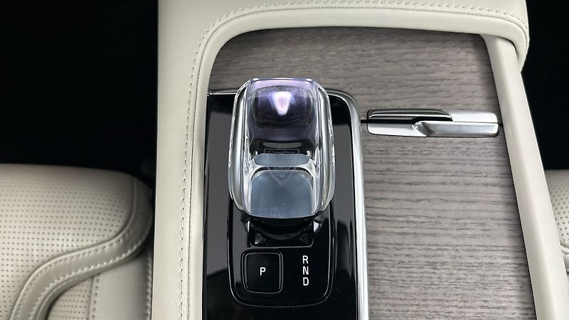 Volvo XC90 2.0 B5 AUT AWD Inscription - fotka 27 z 33