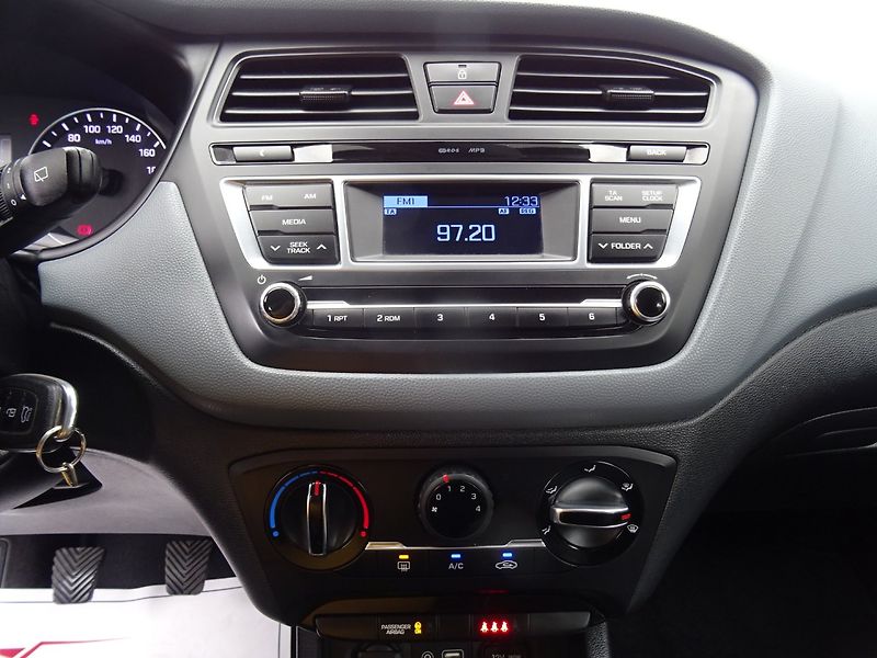 Hyundai i20 (2015) 1.2i,1majČR,s.kniha,klima - fotka 13 z 22