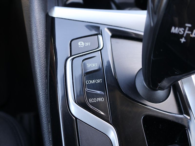 BMW Řada 5 2,0 525d 170kW Aut. Navi LED - fotka 25 z 35