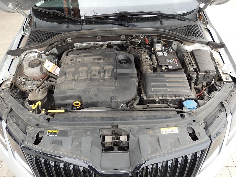 Škoda Octavia 1.6 TDI 85 kW NAVIGACE - fotka 13 z 18