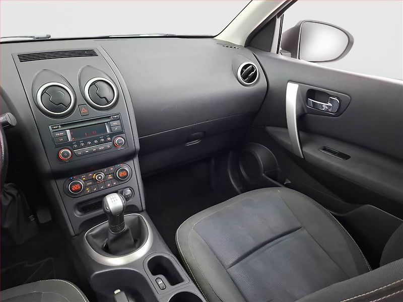 Nissan Qashqai (2012) 1.6 i, 7 míst, Tempomat - fotka 8 z 18