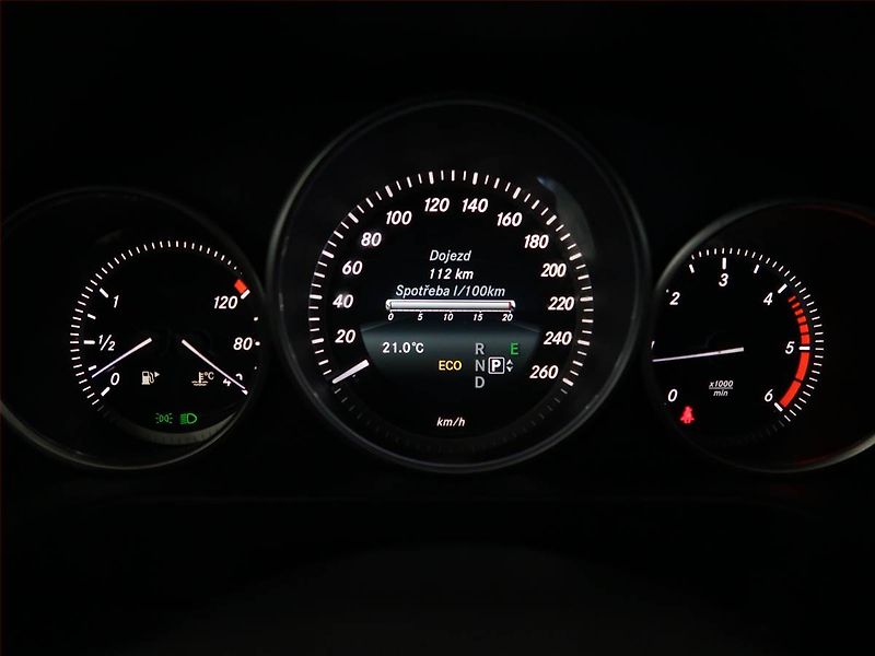Mercedes-Benz Třídy E (2016) E 250 BlueTEC 4MATIC, 4X4 - fotka 11 z 16