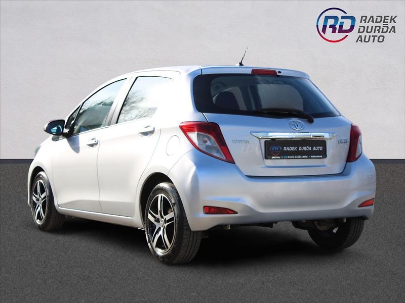 Toyota Yaris 1,0 VVT-i  NOVÉ V ČR,1.MAJITEL - fotka 7 z 23