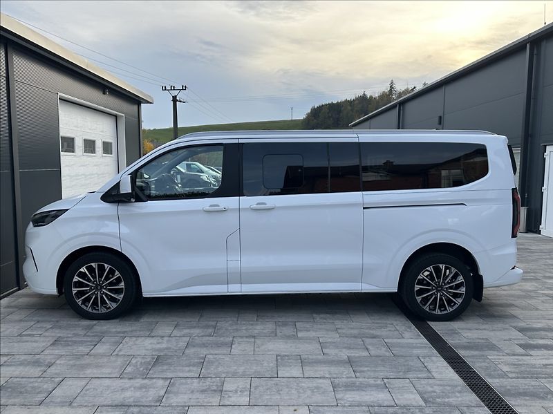 Ford Tourneo Custom 2,0 170PS  L2 Titanium X A/T 4 - fotka 11 z 58