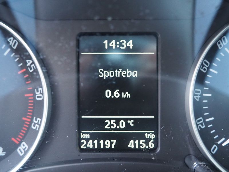 Škoda Octavia (2008) 2.0 TDI, 103 kW, 4x4, Style - fotka 31 z 38