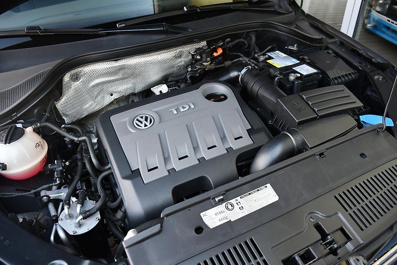 Volkswagen Tiguan 2.0TDi DSG 4MOTION - fotka 42 z 44