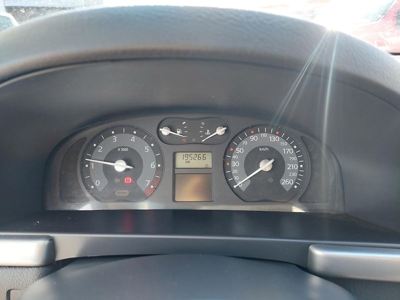 Renault Laguna (2007) II. 2.0i-16v - fotka 12 z 22