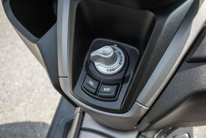 Designem se nový NMax přiblížil maxiskútrům z modelové řady Yamaha.