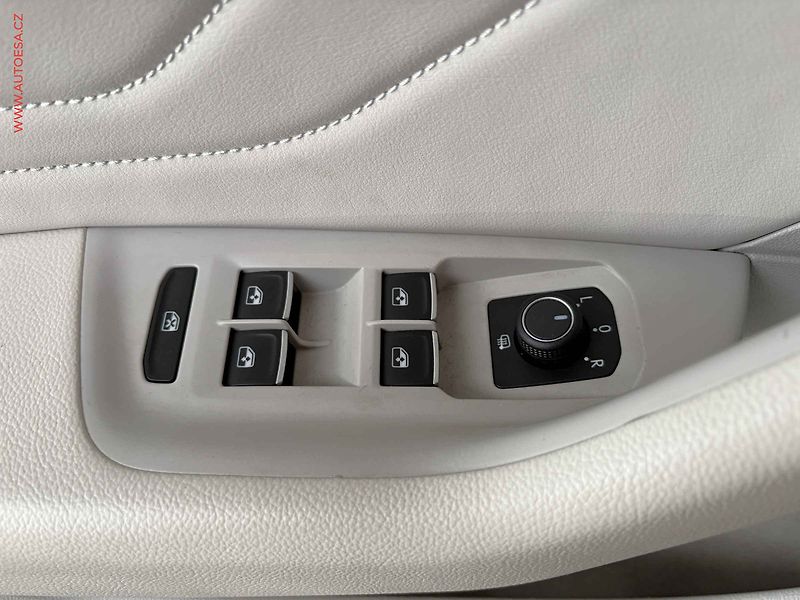 Volkswagen Passat (2021) 2.0 TDi, ČR, Elegance, LED - fotka 12 z 16