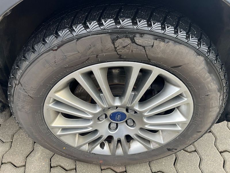 Ford Kuga 2.0 TDCi 120kW TITANIUM AT6 4x - fotka 11 z 11
