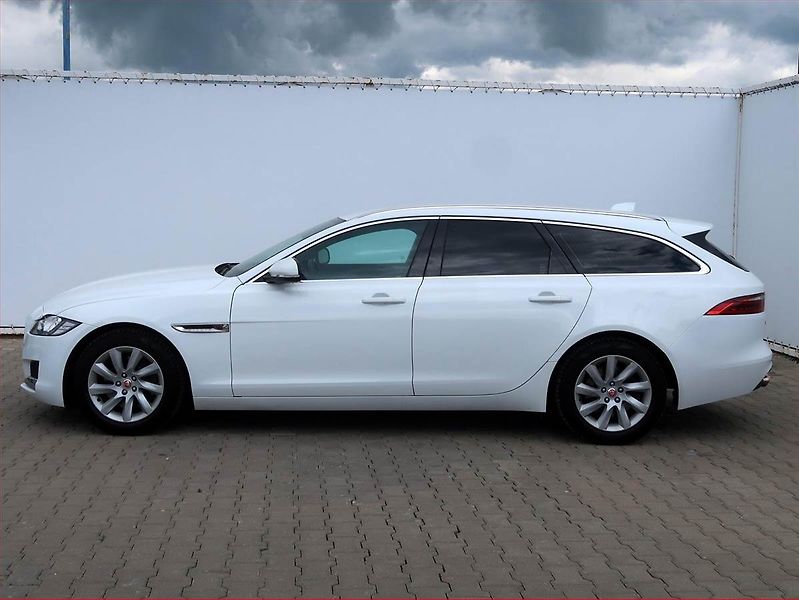 Jaguar XF (2018) 20d, Automat, Kůže, Navi - fotka 3 z 19